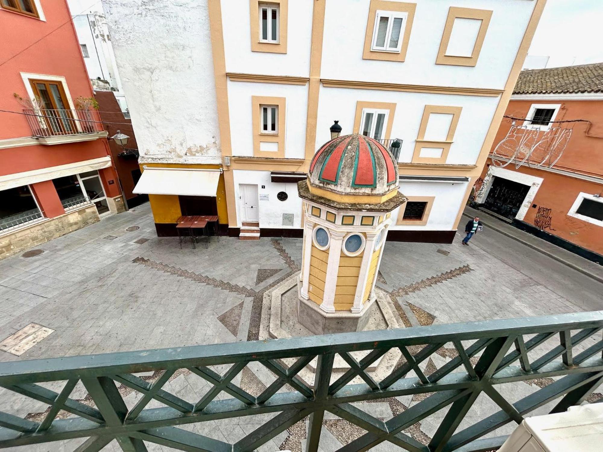 Gatu Guateque , " Preferente Mayores De 25 Anos Y Familias " El Puerto de Santa Maria Exterior photo